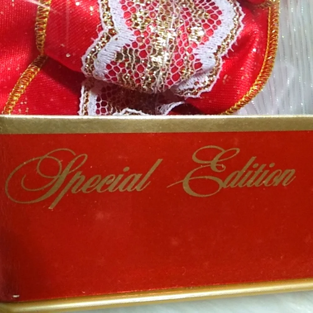 SALE! Mattel Vintage 1997 Happy Holidays Barbie Collectors Item W/Stand (B-6) - Picture 3 of 15